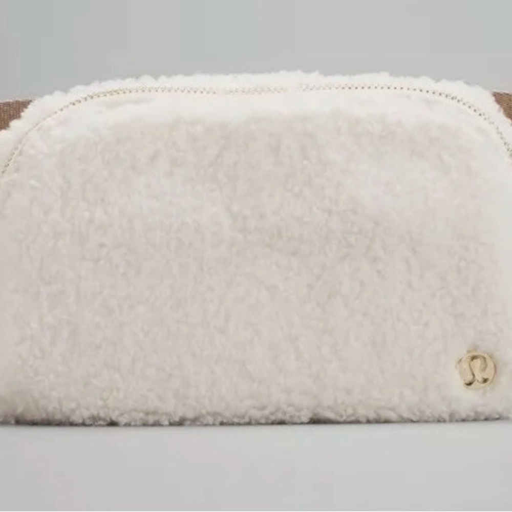 Lululemon white Everywhere Belt Bag Fleece